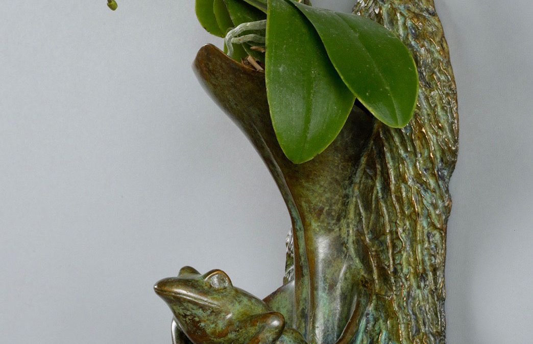 Frog Sculpture, Jumpin’ Jack Helps Conservation